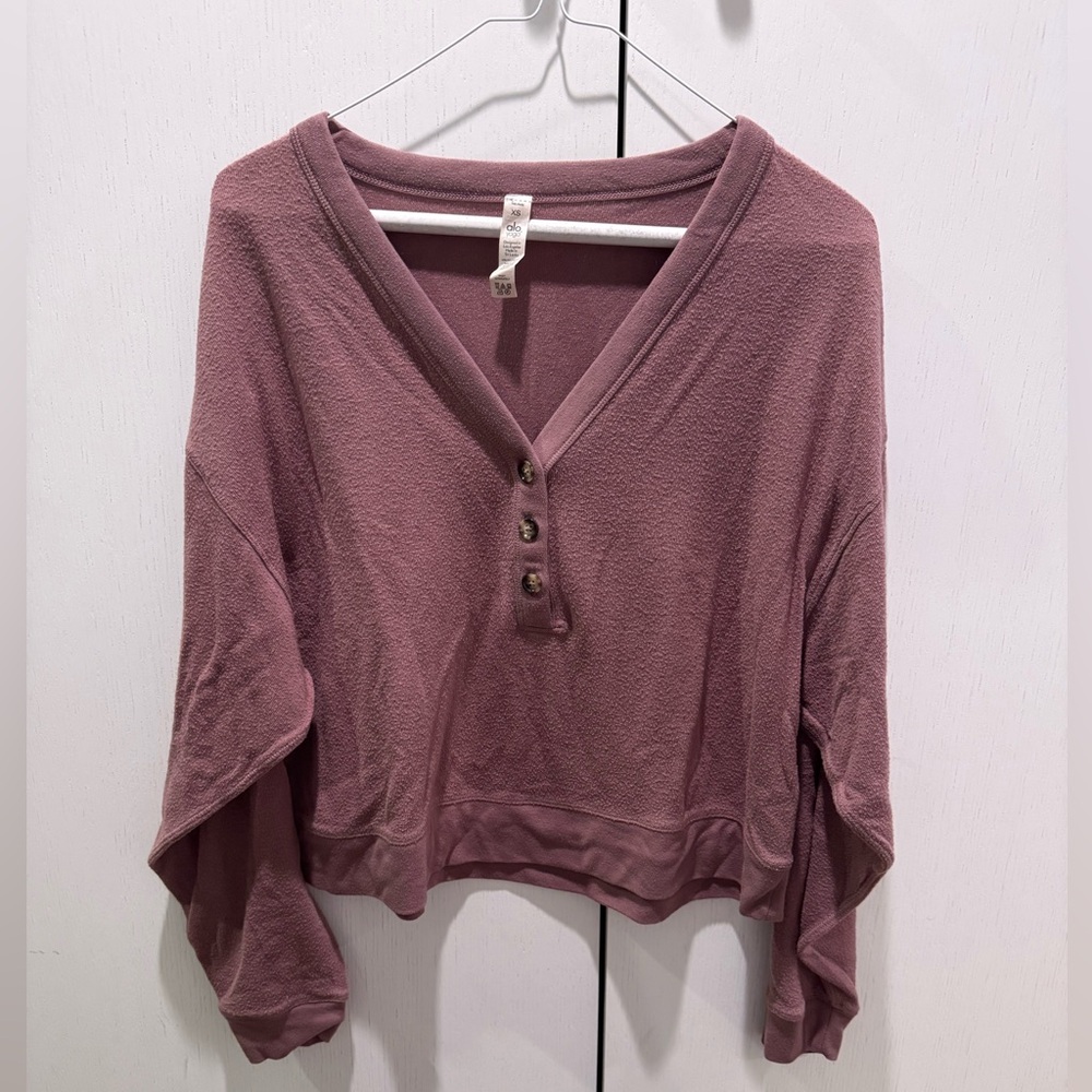 Alo V-Neck Henley Top in Mauve